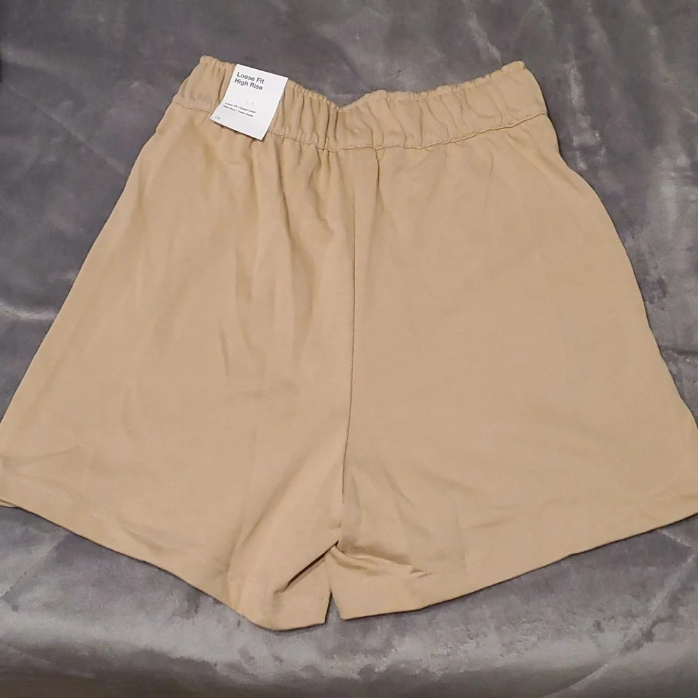 NWT Nike Loose Fit High Rise shorts XS - Picture 2 of 6